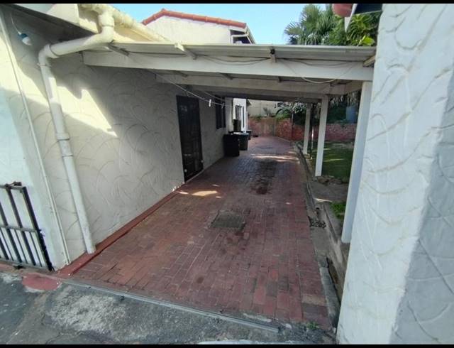 5 BEDROOM HOUSE FOR SALE IN LA LUCIA